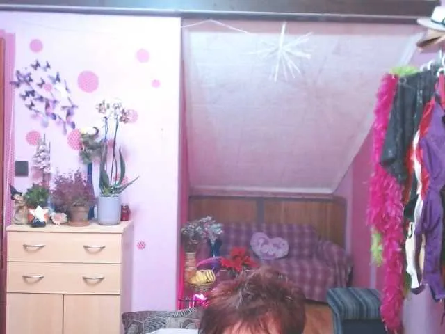 Live sex webcam photo for Elmira63 #276740074