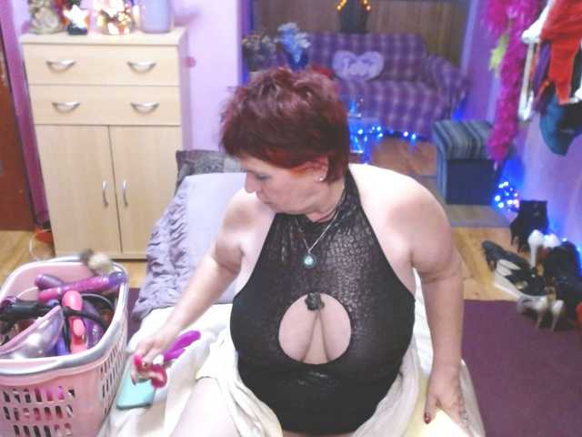 Live sex webcam photo for Elmira63 #276832759