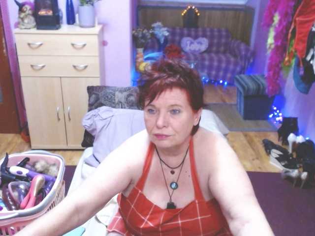 Live sex webcam photo for Elmira63 #276880651