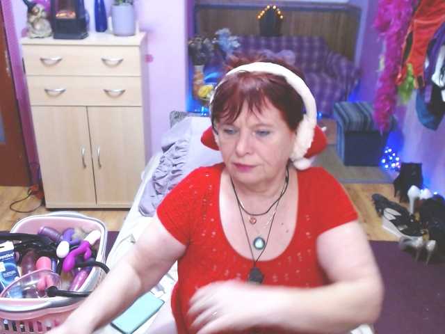 Live sex webcam photo for Elmira63 #276887223