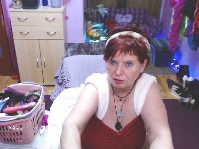 Live sex webcam photo for Elmira63 #276908277