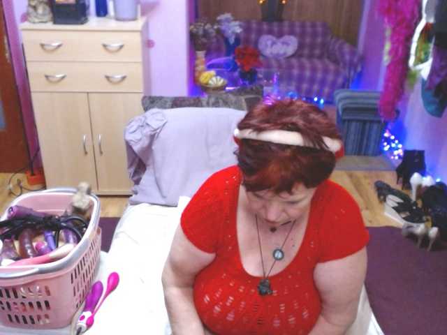 Live sex webcam photo for Elmira63 #276915594