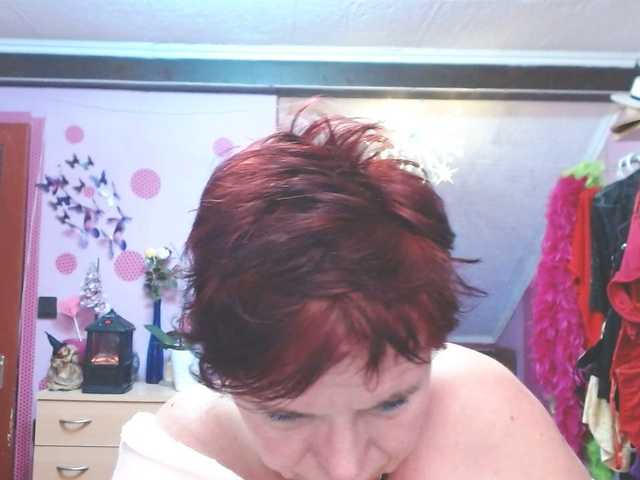 Live sex webcam photo for Elmira63 #276983303