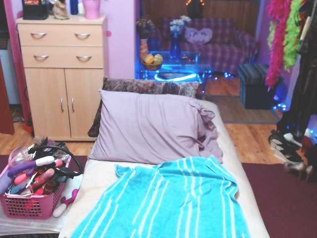 Live sex webcam photo for Elmira63 #277018031