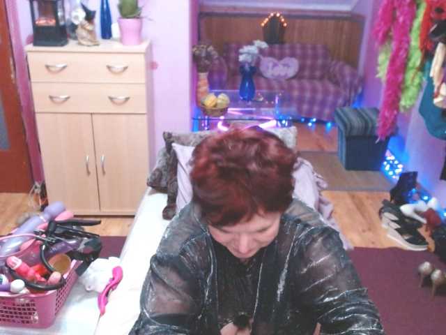 Live sex webcam photo for Elmira63 #277026656