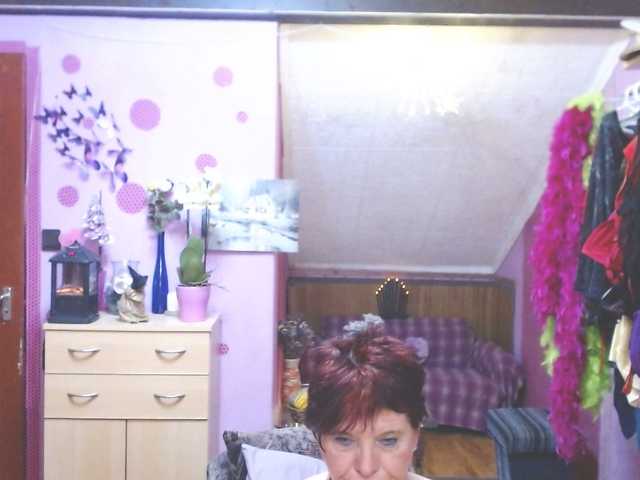 Live sex webcam photo for Elmira63 #277041354