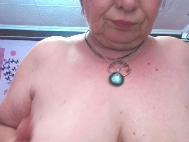 Live sex webcam photo for Elmira63 #277524328