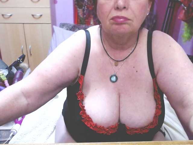 Live sex webcam photo for Elmira63 #277639190