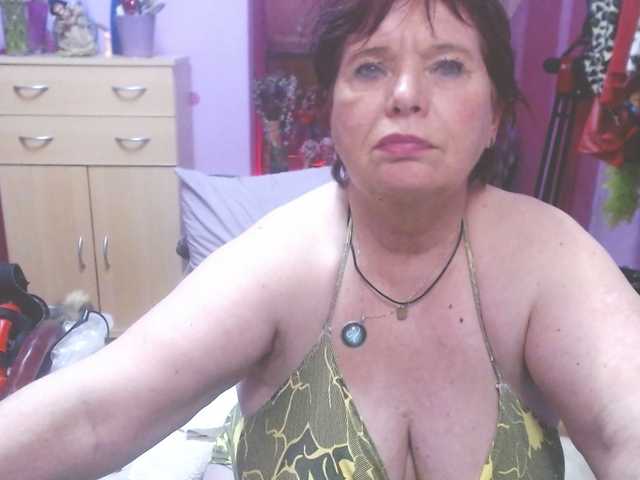Live sex webcam photo for Elmira63 #277665750