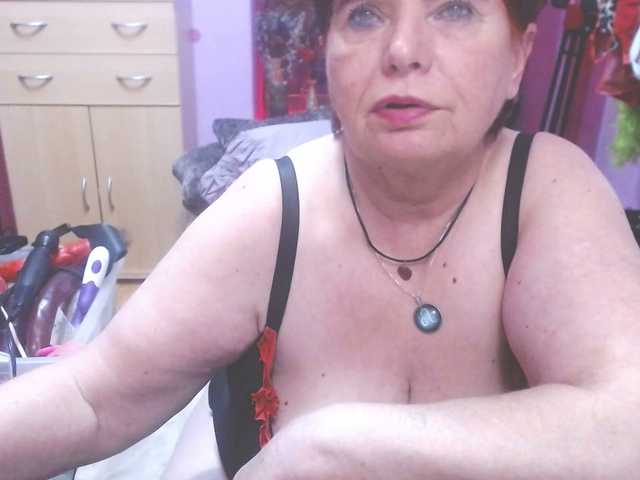 Live sex webcam photo for Elmira63 #277698378