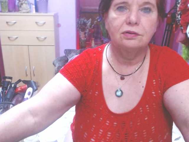 Live sex webcam photo for Elmira63 #277705371