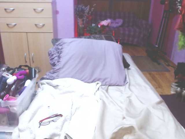 Live sex webcam photo for Elmira63 #277738367