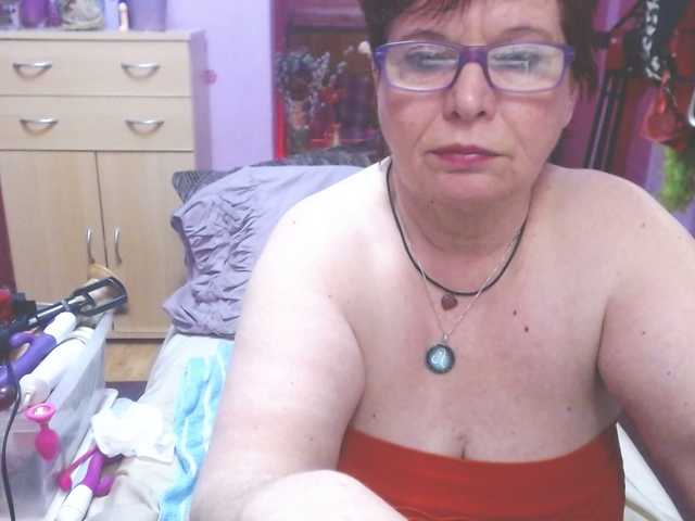 Live sex webcam photo for Elmira63 #277806079