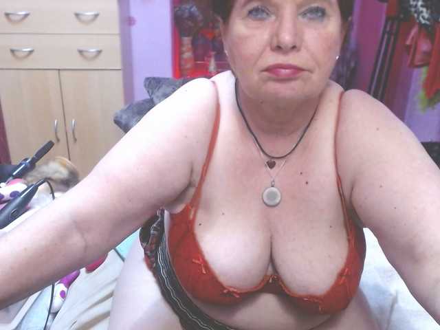 Live sex webcam photo for Elmira63 #277869326