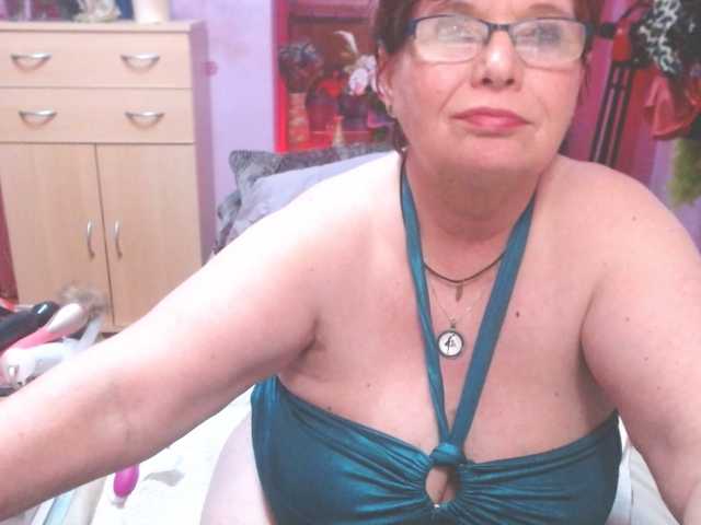 Live sex webcam photo for Elmira63 #277913884