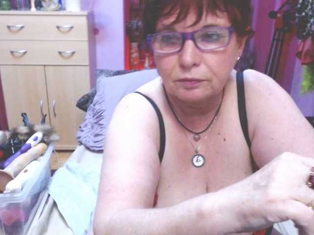 Live sex webcam photo for Elmira63 #277980406