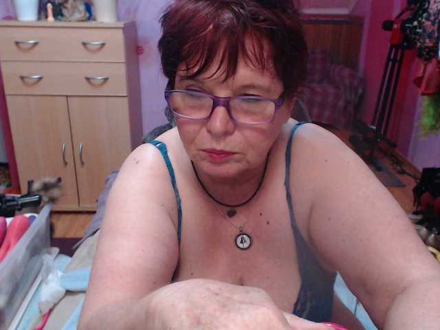 Live sex webcam photo for Elmira63 #278038815