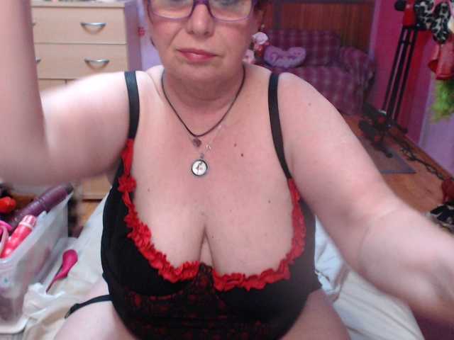Live sex webcam photo for Elmira63 #278063835