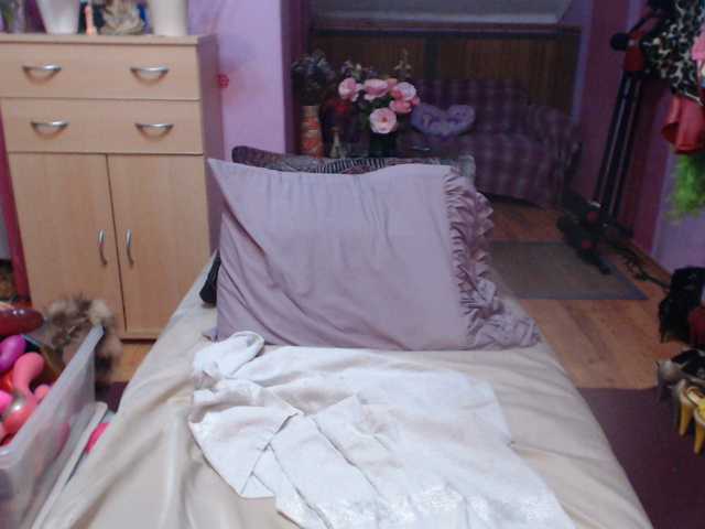 Live sex webcam photo for Elmira63 #278071003