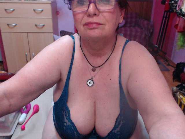 Live sex webcam photo for Elmira63 #278078202