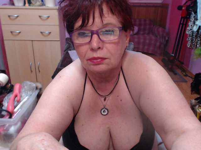 Live sex webcam photo for Elmira63 #278102907