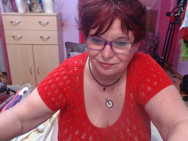 Live sex webcam photo for Elmira63 #278141822