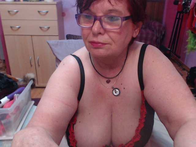 Live sex webcam photo for Elmira63 #278171340
