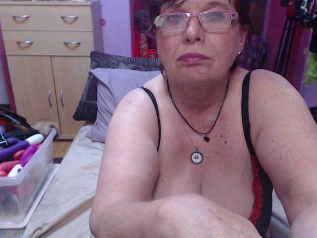 Live sex webcam photo for Elmira63 #278204281