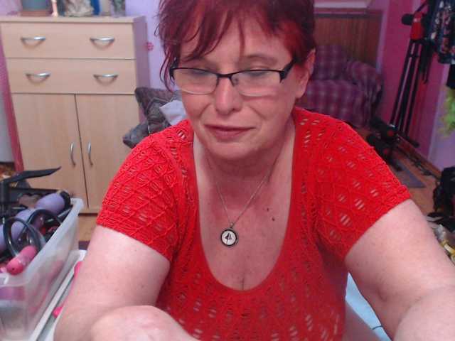 Live sex webcam photo for Elmira63 #278254357