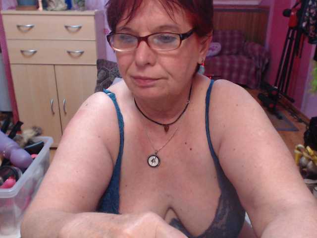 Live sex webcam photo for Elmira63 #278264449