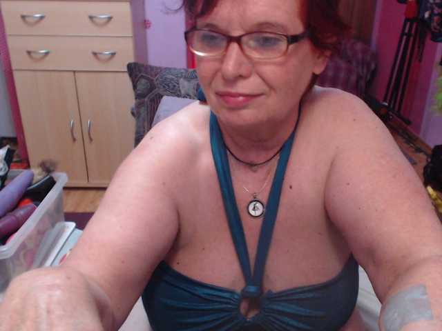 Live sex webcam photo for Elmira63 #278275783