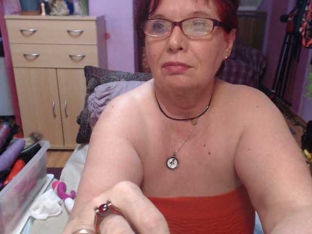 Live sex webcam photo for Elmira63 #278287009