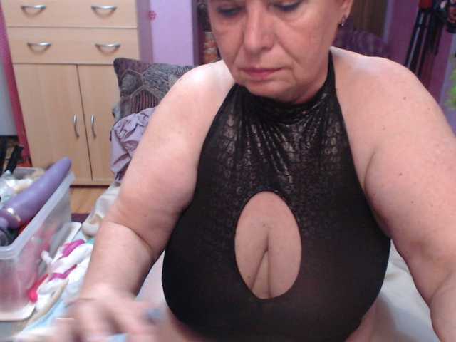 Live sex webcam photo for Elmira63 #278302698