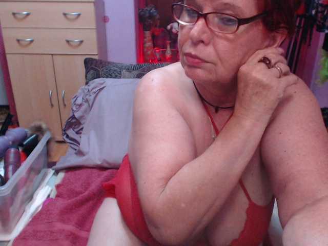 Live sex webcam photo for Elmira63 #278395623