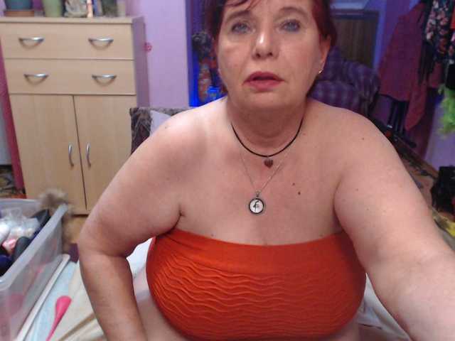 Live sex webcam photo for Elmira63 #285827613