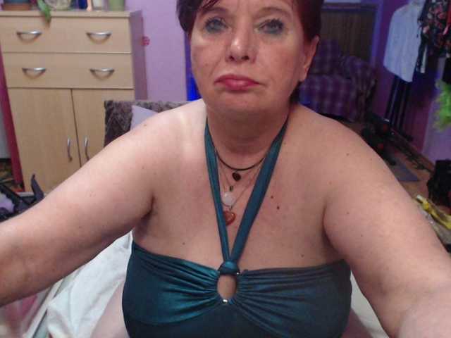 Live sex webcam photo for Elmira63 #288228389