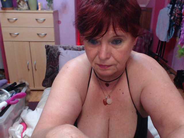 Live sex webcam photo for Elmira63 #288617252