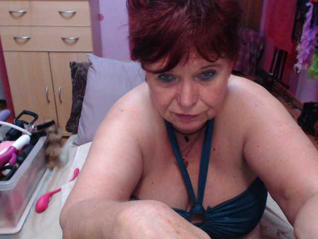 Live sex webcam photo for Elmira63 #289043141
