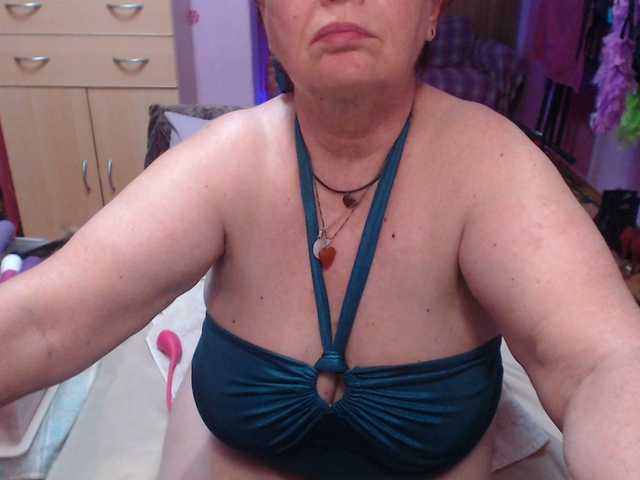 Live sex webcam photo for Elmira63 #289315765