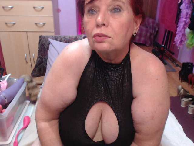 Live sex webcam photo for Elmira63 #289321680