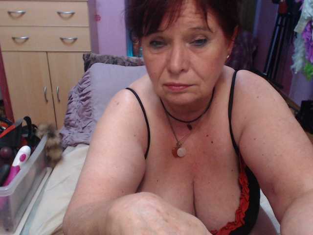 Live sex webcam photo for Elmira63 #289517707