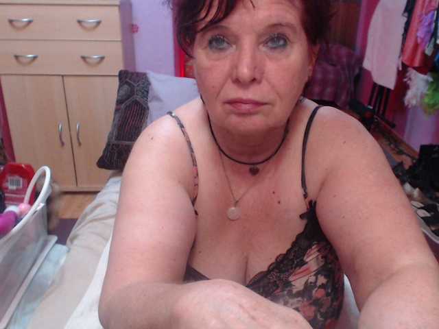 Live sex webcam photo for Elmira63 #290042417