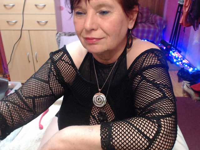 Live sex webcam photo for Elmira63 #290237041