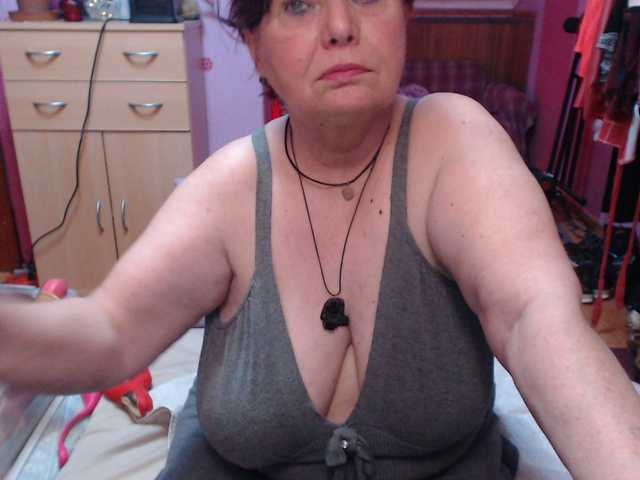 Live sex webcam photo for Elmira63 #290394821