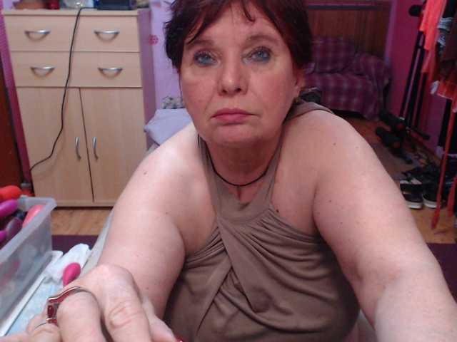 Live sex webcam photo for Elmira63 #290409535