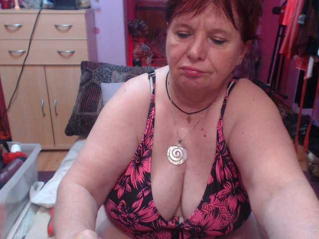 Live sex webcam photo for Elmira63 #290555725