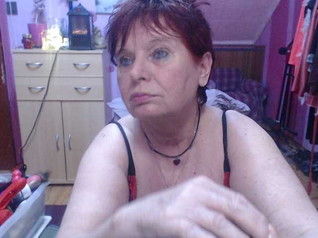 Live sex webcam photo for Elmira63 #290663185