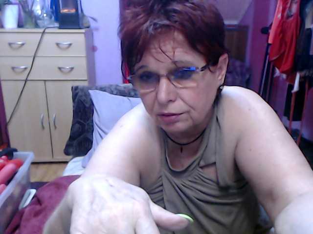 Live sex webcam photo for Elmira63 #290745267