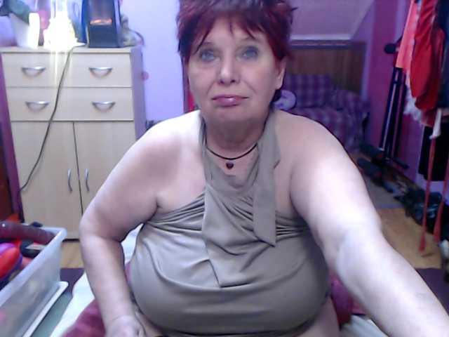 Live sex webcam photo for Elmira63 #290773997