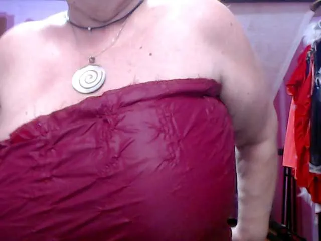 Live sex webcam photo for Elmira63 #291045364